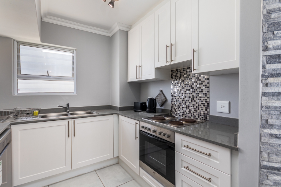 To Let 1 Bedroom Property for Rent in Sea Point Western Cape